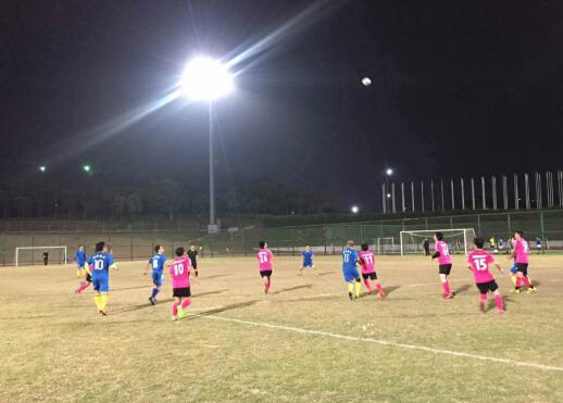  甘冈球迷组织慈善活动，足球传递社会正能量